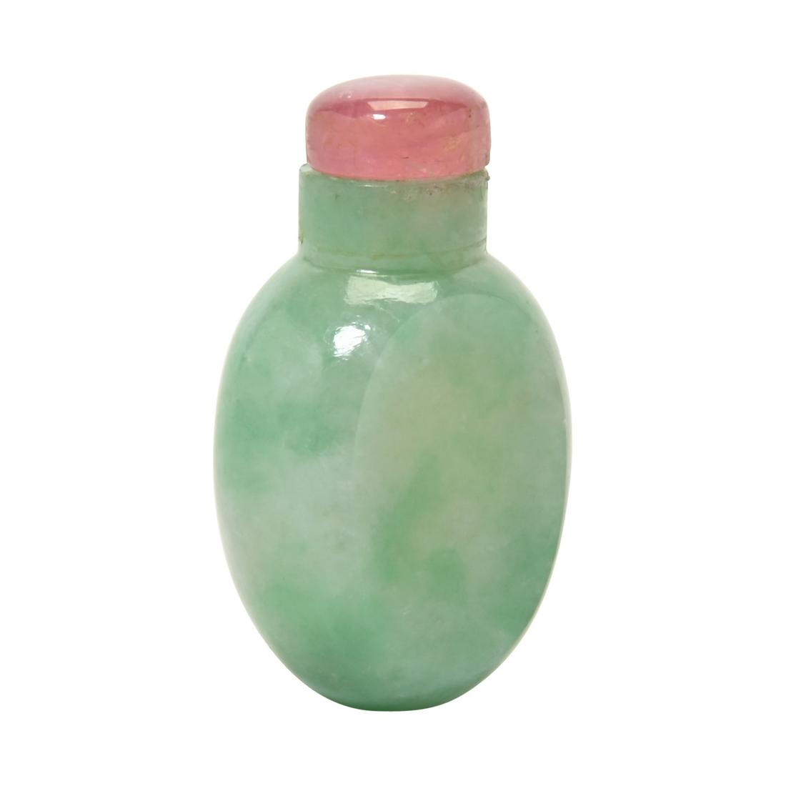 A Fine Chinese Jadeite Snuff Bottle. (1 of 2)