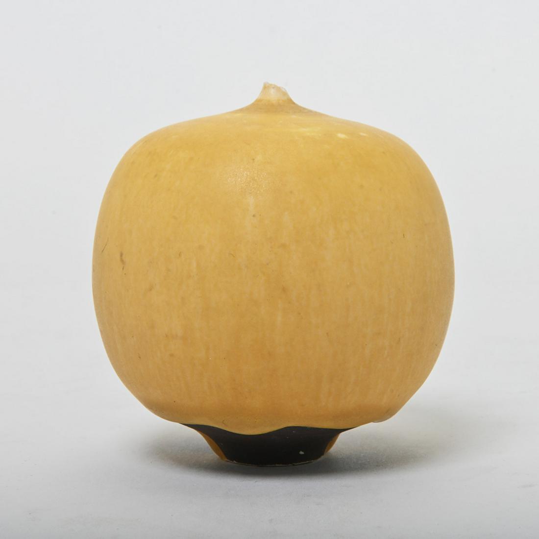 Rose Cabat Pottery Feelie Vase. (1 of 2)