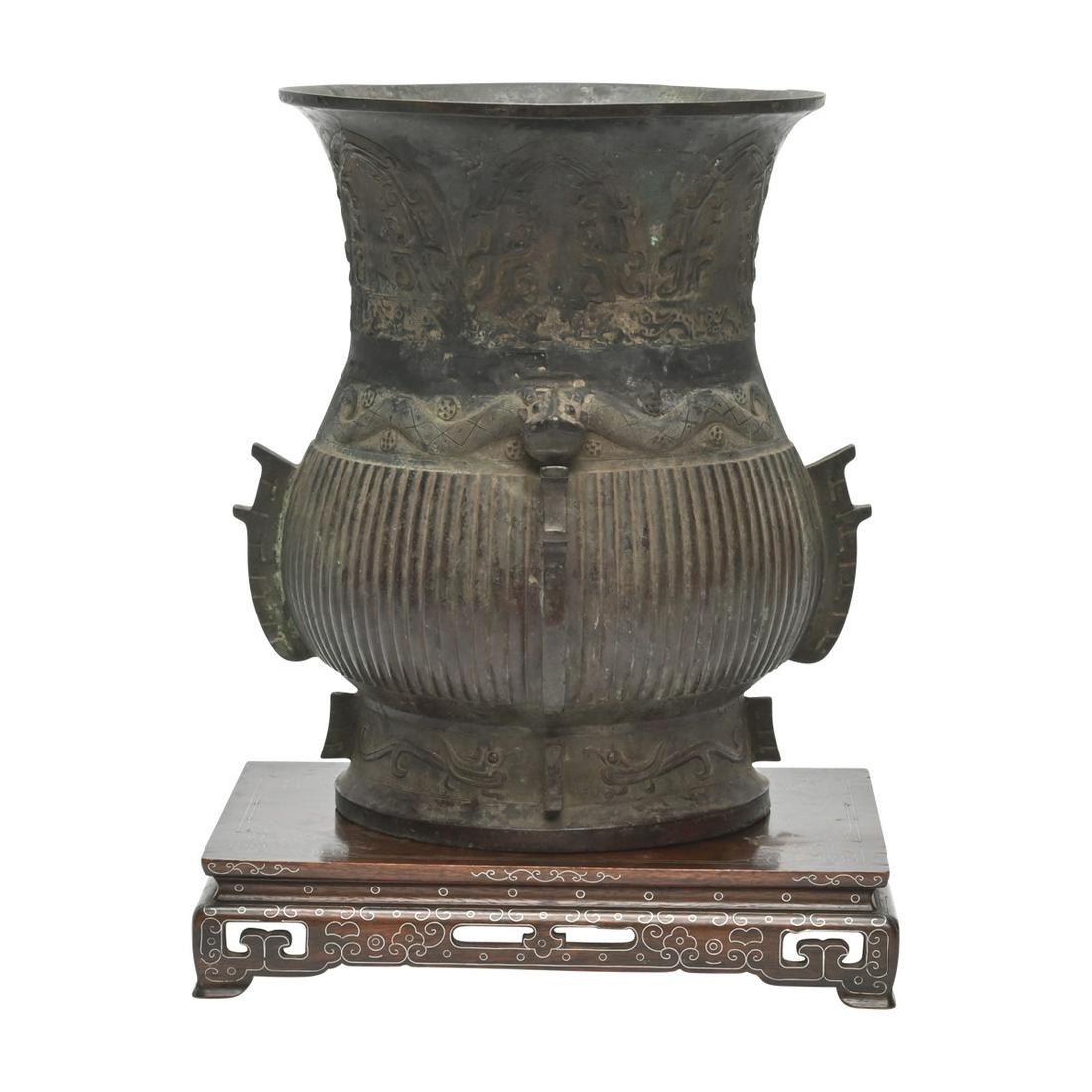 Large Archaistic Bronze Vessel (1 of 3)
