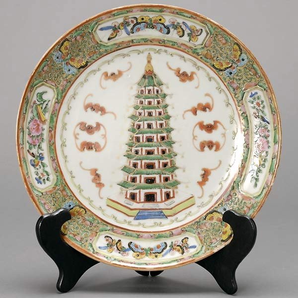 Chinese Guang Dong Famille Verte Plate, 19th C: Chinese Guang Dong Export Famille Verte Plate, Late 19th Century. Central image with architectural element and flying bats. Outer band of organic patterns with vignettes of butterflies, flowers and bi