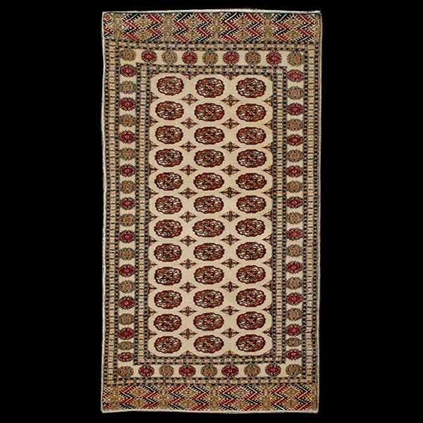 Pakistani Rug: 4 feet 2 inches x 6 feet 2 inches: Pakistani Rug {Size approximately 4 feet 2 inches x 6 feet 2 inches}