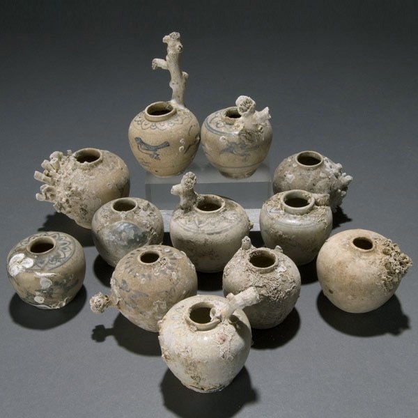 40 Hoi An Hoard Blue and White Vietnamese Jarlets: Forty Hoi An Hoard Blue and White Vietnamese Jarlets,Late 15th/Early 16th Century {Average height 2 1/4 inches,average diameter 2 1/8 inches} [Encrustation or Barnacles on all pieces]