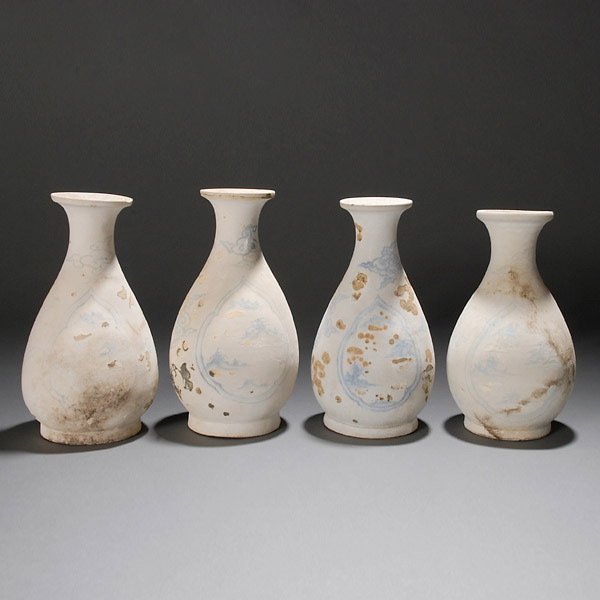 4 Hoi An Hoard Blue and White Vietnamese Bottles: Four Hoi An Hoard Blue and White Vietnamese Bottles,Late 15th/Early 16th Century {Average height 8 inches}