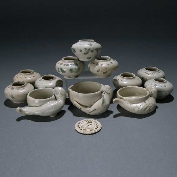 13 Hoi An Hoard Enamel Vietnamese Jarlets: Thirteen Hoi An Hoard Enamel Vietnamese Jarlets and Parrot Bowls,Late 15th/Early 16th Century {Average bowl height 1 1/2 inches,average diameter 2 5/8 inches;average parrot bowl diameter 3 1/2 inches;