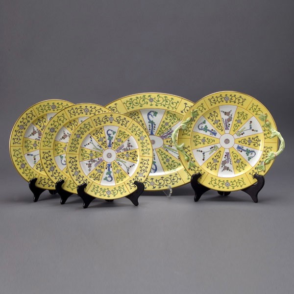 Herend Dinner Service in the Yellow Dynasty Patter: Herend Hungary Porcelain Partial Dinner Service in the Yellow Dynasty Pattern: eleven dinner plates (diameter 11 inches, one worn); a two handled round tray (maximum diameter 13 1/4 inches); an oval p
