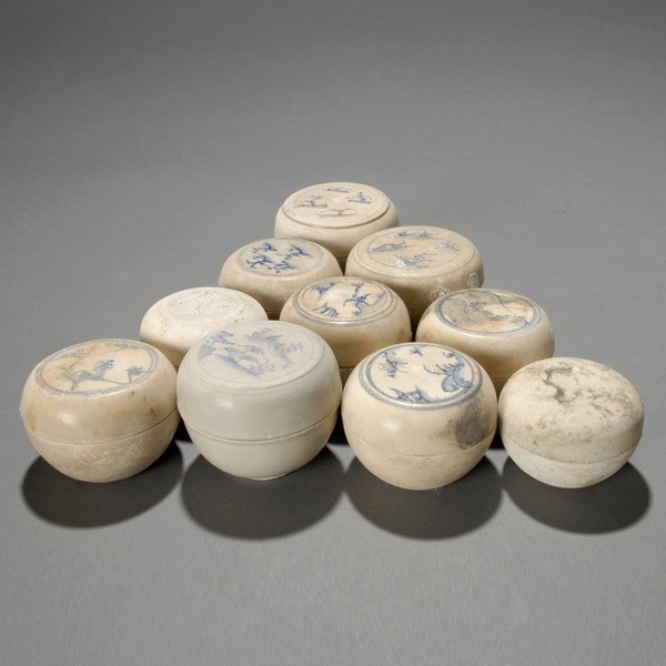33 Hoi An Hoard Blue and White Vietnamese Boxes: Thirty-three Hoi An Hoard Blue and White Vietnamese Boxes, Late 15th/Early 16th Century {Height 1 1/2 inches, diameter 2 1/2 inches}