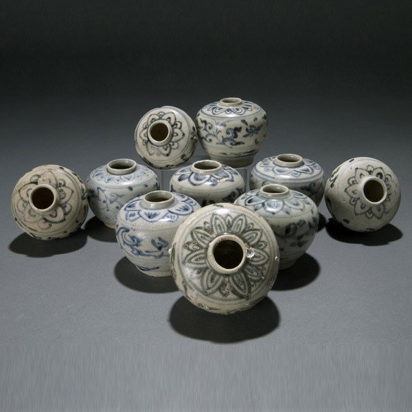 22 Hoi An Hoard Blue and White Vietnamese Jarlets: Twenty-two Hoi An Hoard Blue and White Vietnamese Jarlets,Late 15th/EArly 16th Century {Average height 3 inches,average diameter 3 inches} [Four have some minor encrustation]