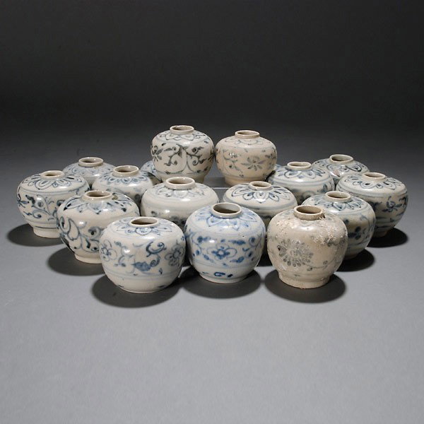 30 Hoi An Hoard Blue and White Vietnamese Jarlets: Thirty Hoi An Hoard Blue and White Vietnamese Jarlets,Late 15th/Early 16th Century {Average height 2 1/2 inches,average diameter 2 6/8 inches}