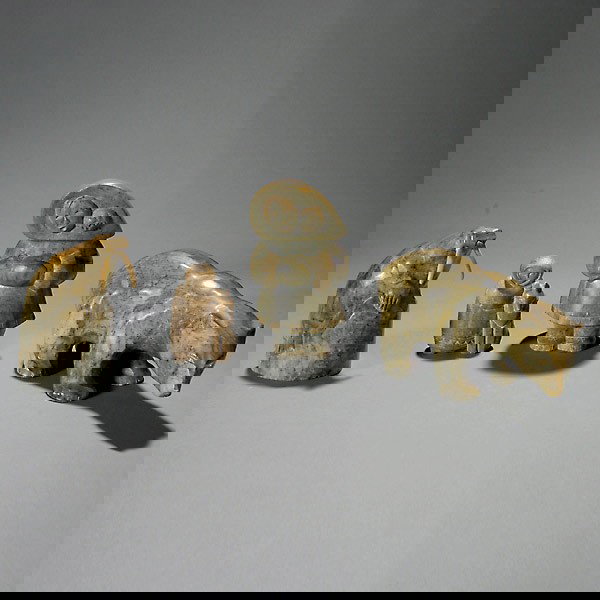 4 Eskimo soapstone carvings: Four Eskimo soapstone carvings