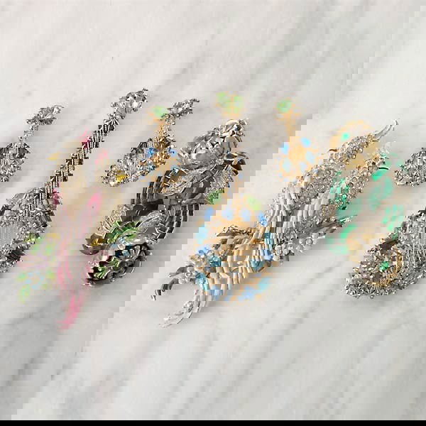 TWO CORO DUET PINS, 3 PIECE ROBERT SUITE: TWO CORO DUET PINS, 3 PIECE ROBERT SUITE A Coro Tremble Duet flower pin, a Coro bird flower pin, a suite of guitar form pin and clip earrings by Robert