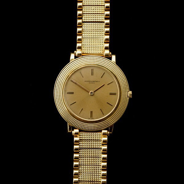 VACHERON CONSTANTIN 18K YELLOW GOLD WRIST WATCH.: VACHERON CONSTANTIN 18K YELLOW GOLD WRIST WATCH. Dial: Round, gold tone, applied baton hour markers, baton hands, Vacheron Constantin. Movement: Seventeen jewels, adjusted to five positions, heat/cold
