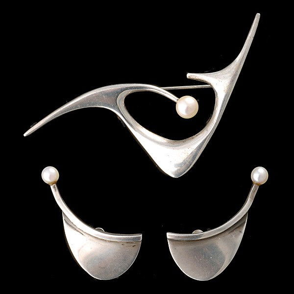 ED WIENER STERLING AND PEARL SUITE.: ED WIENER STERLING AND PEARL SUITE. Ed Wiener three piece sterling and pearl suite of pin and clip earrings. Ed Weiner (1918-1991) was inspired by unconventional forms. His jewelry was highly artistic