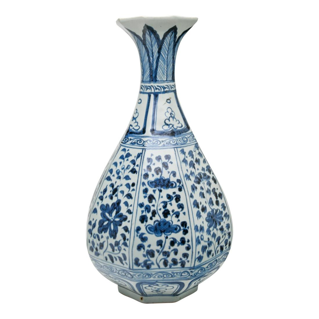 A Hexagonal Blue and White Yuhuchunping Vase (1 of 3)