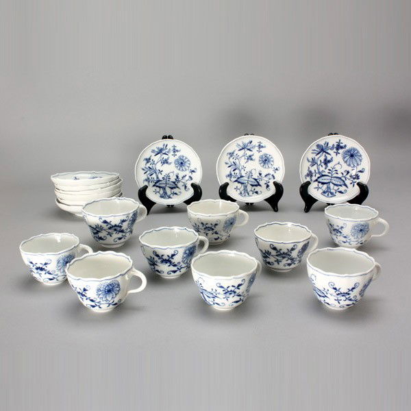 Meissen Blue Onion Porcelain Tea Cups and Saucers: Meissen Blue Onion Porcelain Tea Cups and Saucers with Crossed Swords: eighteen assorted tea cups (five with rim chips, one with crack); and nineteen assorted saucers (four with rim chips) (37)