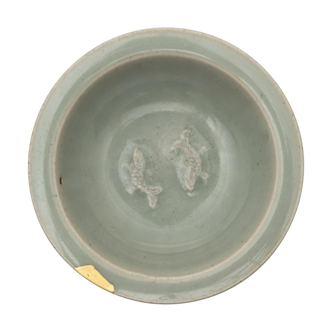 Chinese Longquan Celadon 'Twin Fish' Dish (1 of 3)