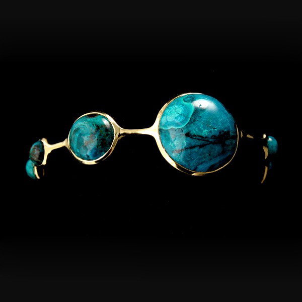 IPPOLITA AZURITE, 18K YELLOW GOLD BANGLE BRACELET: IPPOLITA AZURITE, 18K YELLOW GOLD BANGLE BRACELET. The bracelet features nine round azurite cabchons, bezel set in 18k yellow gold. 16.9 dwts