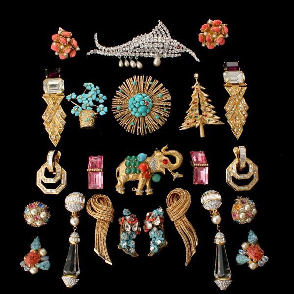 COLLECTION OF COSTUME JEWELRY.: COLLECTION OF COSTUME JEWELRY. Including DiNicola, Christian Dior, Capri, Boacher, Napier, Swarovski, Jomaz.