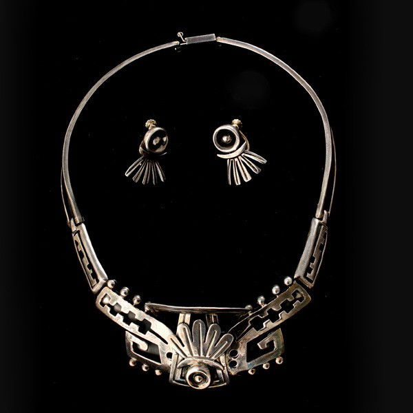 MEXICAN STERLING SILVER JEWELRY SUITE.: MEXICAN STERLING SILVER JEWELRY SUITE. Including hinged necklace and screwback earrings. Necklace circumference 13 3/4 inches.