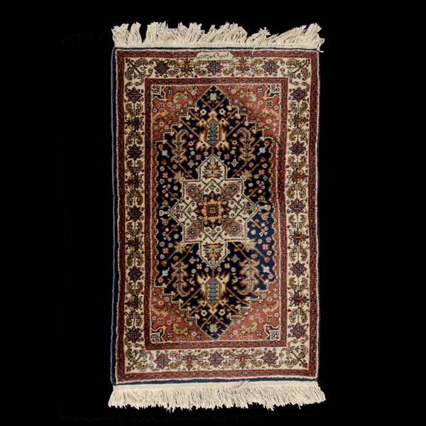 Heriz Mat: 2 feet 6 inches x 4 feet: Heriz Mat {Size approximately 2 feet 6 inches x 4 feet}