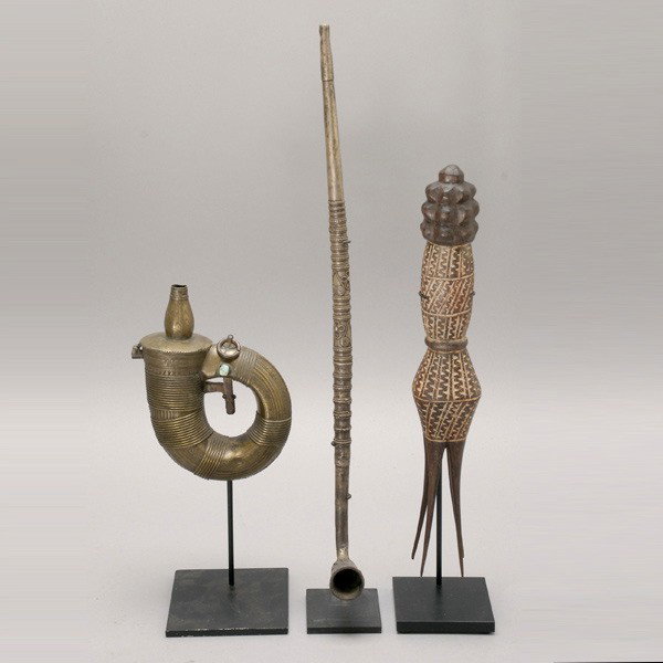 3 tribal art Fiji India East Indian: Three ethnographic items including a FIJI four-tined "cannibal fork"; a brass powder flask from India, and a metal long-stemmed pipe. Length of pipe 16 inches. All in good condition, each with a custo