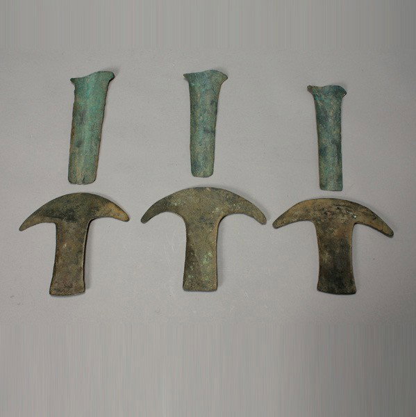 6 moche or inca ornaments: Six MOCHE or INCA copper crown ornaments. Three a feather shape, three a tumi ax shape. Length of one 8 inches. Provenance: the estate of William Knepper, Annapolis, MD & Berkeley, CA.