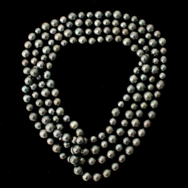 TAHITIAN CULTURED PEARL NECKLACE.: TAHITIAN CULTURED PEARL NECKLACE. Compose of one hundred and seventy Tahitian South Sea cultured pearls ranging in size from approximately 8 mm to 11mm, forming a 72 inch necklace.