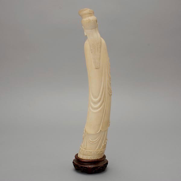 An Ivory Guanyin*, Early 20th Century - 2