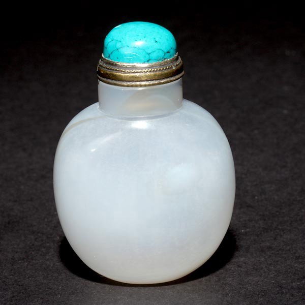 A Finely Carved Cameo Agate Snuff Bottle - 3