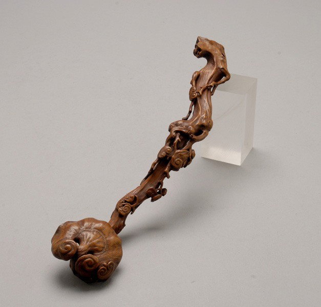 A Boxwood Ruyi Scepter: A Boxwood Ruyi Scepter, Carved as a section of gnarled wood with the upper terminal ending in conjoined lingzhi sprays, with further small sprays issuing from the sides of the central woody stem. Leng
