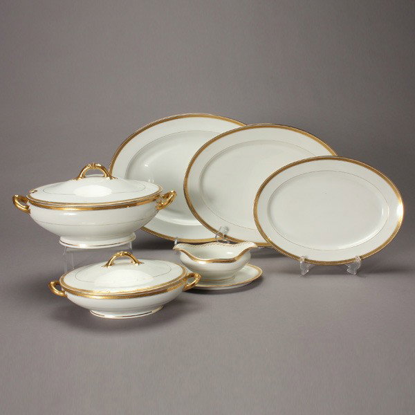 Haviland Limoges Porcelain Dinner Service (116): Haviland Limoges France Porcelain Dinner Service Retailed for Shreve & Co. San Francisco: eleven dinner plates (diameter 9 1/2 inches); twelve lunch plates (diameter 8 1/2 inches); twelve soup bowls (