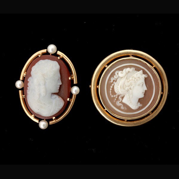 2 HARDSTONE, SHELL CAMEO, C/P, 14K Y/G BROOCHES.: COLLECTION OF TWO HARDSTONE, SHELL CAMEO, CULTURED PEARL, 14K YELLOW GOLD BROOCHES. Including one oval agate cameo, depicting the profile of a woman, surrounded by four cultured pearls, set in a 14k y