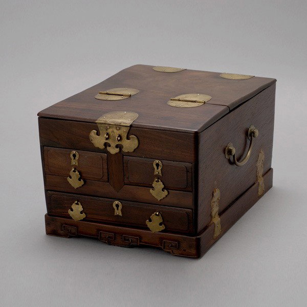A Hardwood Cosmetic Box: A Hardwood Cosmetic Box, with gilt metal mounts and hardware {7 x 9 1/4 x 12 inches (17.8 x 23.5 x 30.5 cm)