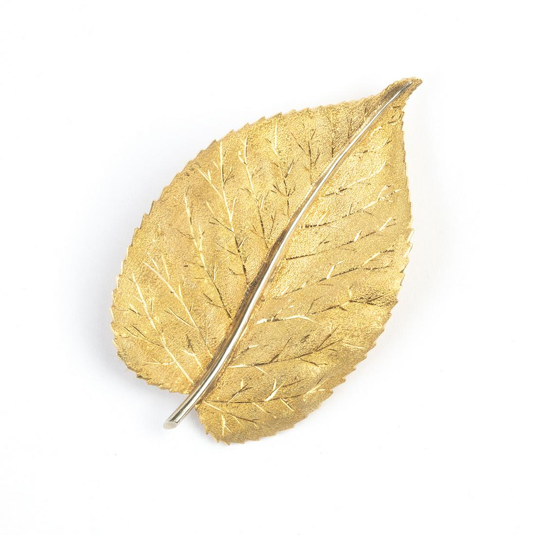 18k Yellow Gold Leaf Brooch. (1 of 4)