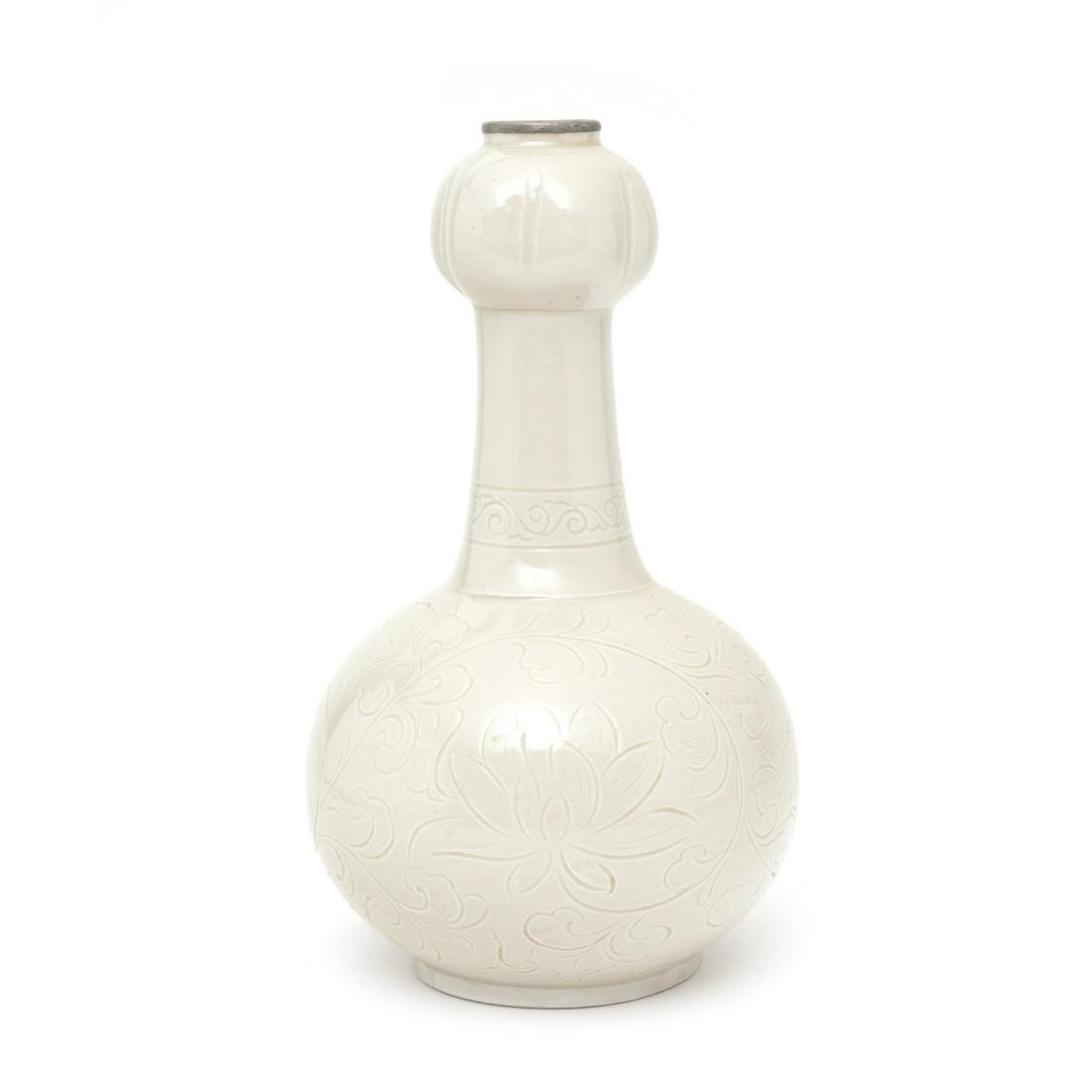 Chinese Ding-Type Garlic-Head Vase (1 of 3)