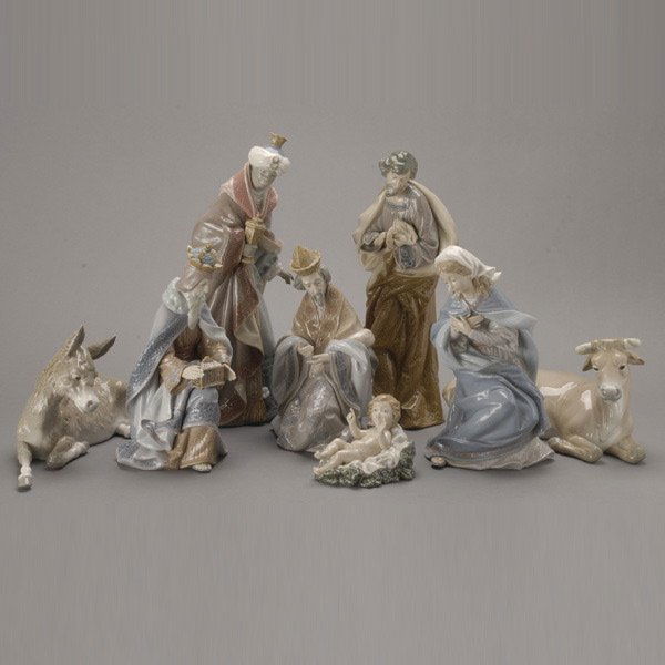 477 Lladro Nativity Set with Eight Figures