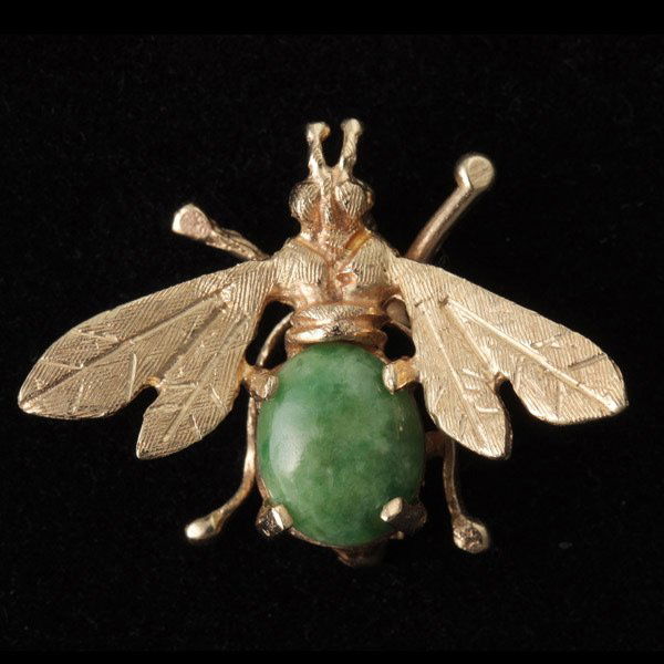 JADE, 14K YELLOW GOLD BEE BROOCH.: JADE, 14K YELLOW GOLD BEE BROOCH. Designed as a bee, featuring an oval jade cabochon measuring approximately 9.0 x 7.0 mm, set in a 14k yellow gold mounting. 3.4 dwts