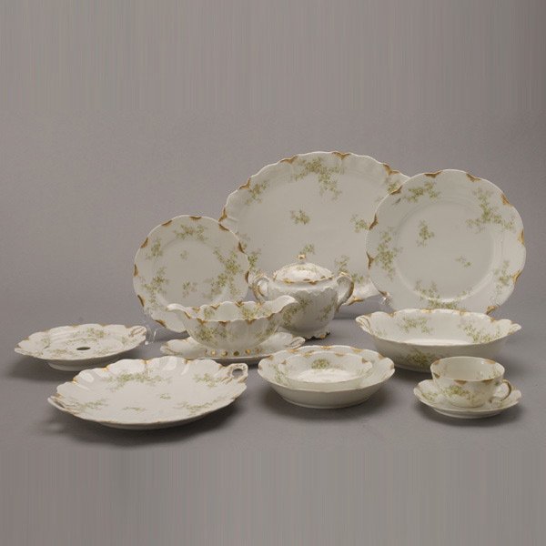 Haviland Limoges Dinner Service: (61): Haviland Limoges Dinner Service: twelve dinner plates (diameter 9 1/2 inches); eleven lunch plates (diameter 7 1/4 inches); nine fruit bowls; ten cups and twelve saucers; a gravy; a covered sugar; two