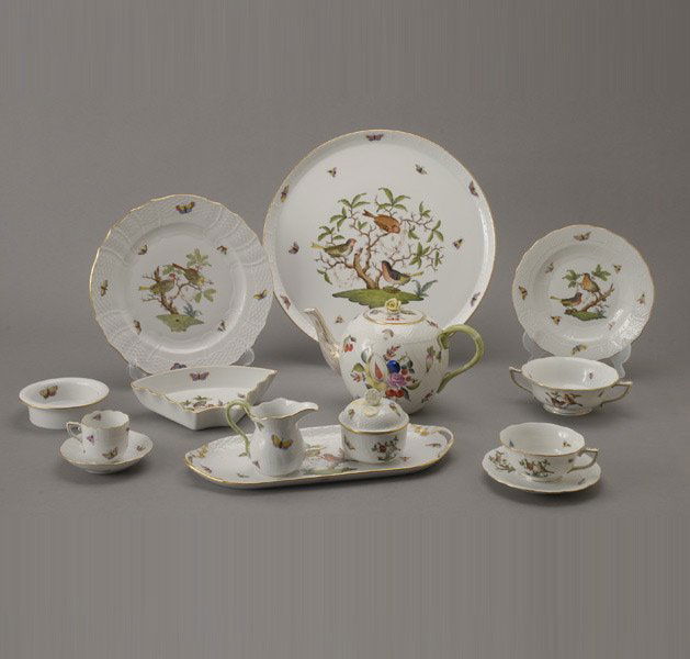 Herend Porcelain Dinner Service Chanticleer Patter: Herend Porcelain Dinner Service in the Chanticleer Pattern: six dinner plates; six bread plates; five dessert plates; four salad plates; six bouillons and six undertrays; seven tea cups and eight sauc