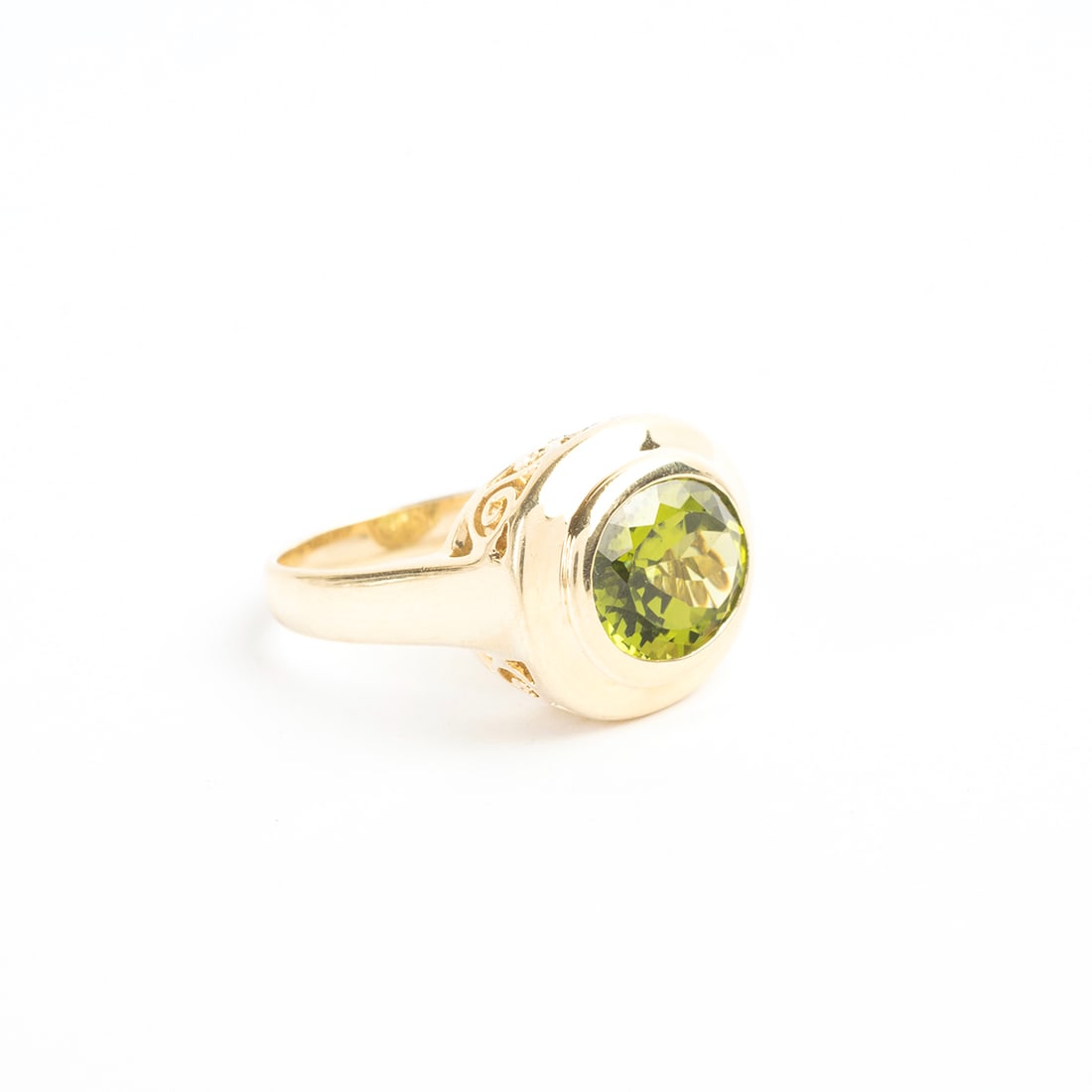 Peridot, 14k Yellow Gold Ring. (1 of 3)
