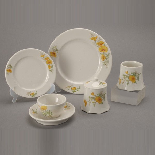Group of Santa Fe California Poppy Pattern China: Group of Santa Fe California Poppy Pattern China. Comprised by six dinnerplates (diameter 10 inches), six breadplates (diameter 7 1/4 inches), seven saucers, five small bowls, and four sugar bowls, tw
