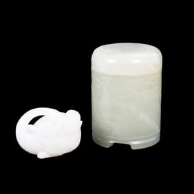 A Covered Jade Box and a Recumbent Goose Pendant