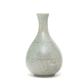 A Korean Celaon Glazed 'Floral' Vase with Box