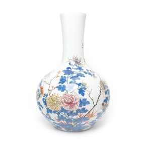 Large Chinese Famille Rose Chrysanthemum Bottle Vase