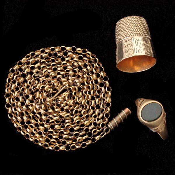 COLLECTION OF THREE YELLOW GOLD ITEMS.: COLLECTION OF THREE YELLOW GOLD ITEMS. Including one 10k yellow gold thimble; one bloodstone, 10k yellow gold ring - size 8 and one 10k yellow gold fancy link 36 inch neck chain.