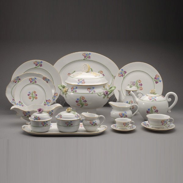 Herend Pomegranate Porcelain Dinner Service: Herend Pomegranate Porcelain Dinner Service: six dinner plates (diameter 9 3/4 inches); six soup bowls (diameter 9 7/8 inches); eleven dessert plates; five cups and six saucers; four demitasse cups an