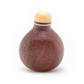 A Chinese Molded Gourd Snuff Bottle