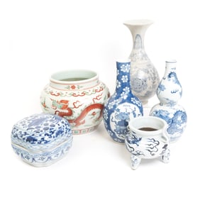 Group of Assorted Chinese Porcelain Items