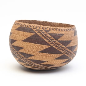 Native American Pomo Chuset Weave Basket