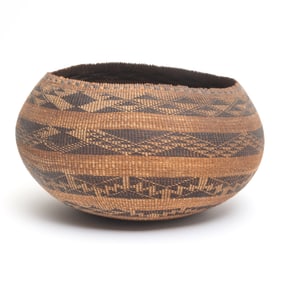 Native American Pomo Twined Bantush Weave Basket