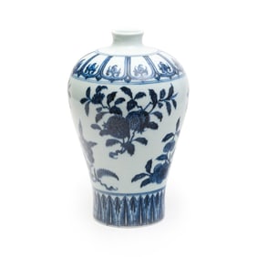 Chinese Blue and White Porcelain 'Sanduo' Meiping Vase